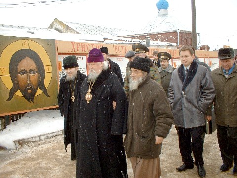 В рамках Единого  республиканского информдня Министр юстиции ЧР В. П. Петров и Глава администрации г. Новочебоксарска В. В. Андреев побывали на церемонии освещения новой церкви в ЮЛ 34/3